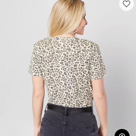 White Crow Leopard Print V-Neck Women's Top - Picture 10 of 10